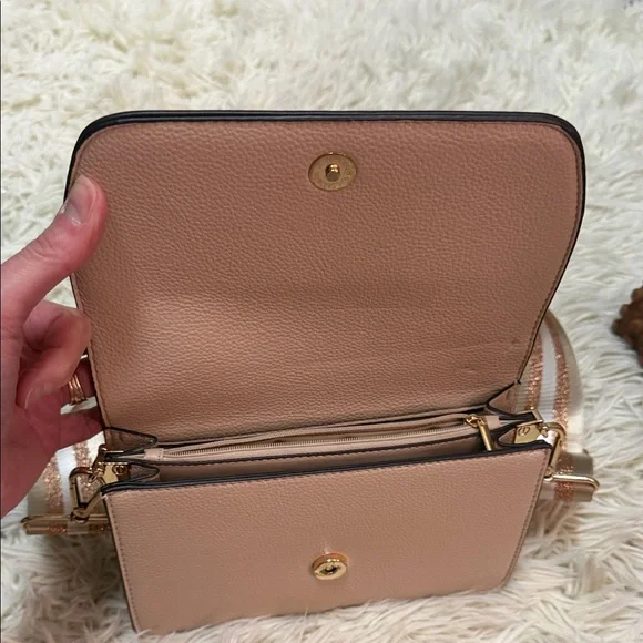 Jen & Co Elegant Beige Crossbody Bag - Picture 2 of 6